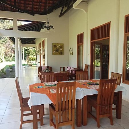 Guesthouse Rumah Senang Kalibaru Exterior foto