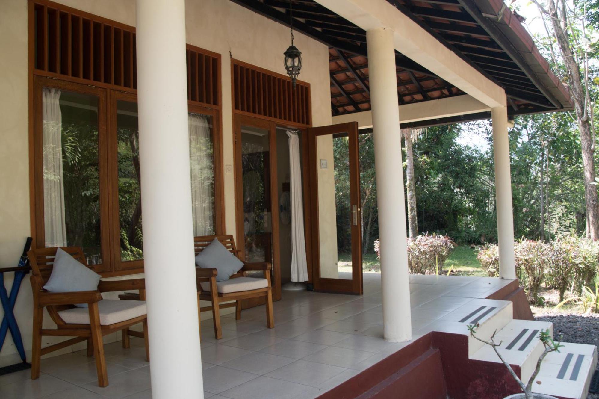 Guesthouse Rumah Senang Kalibaru Exterior foto