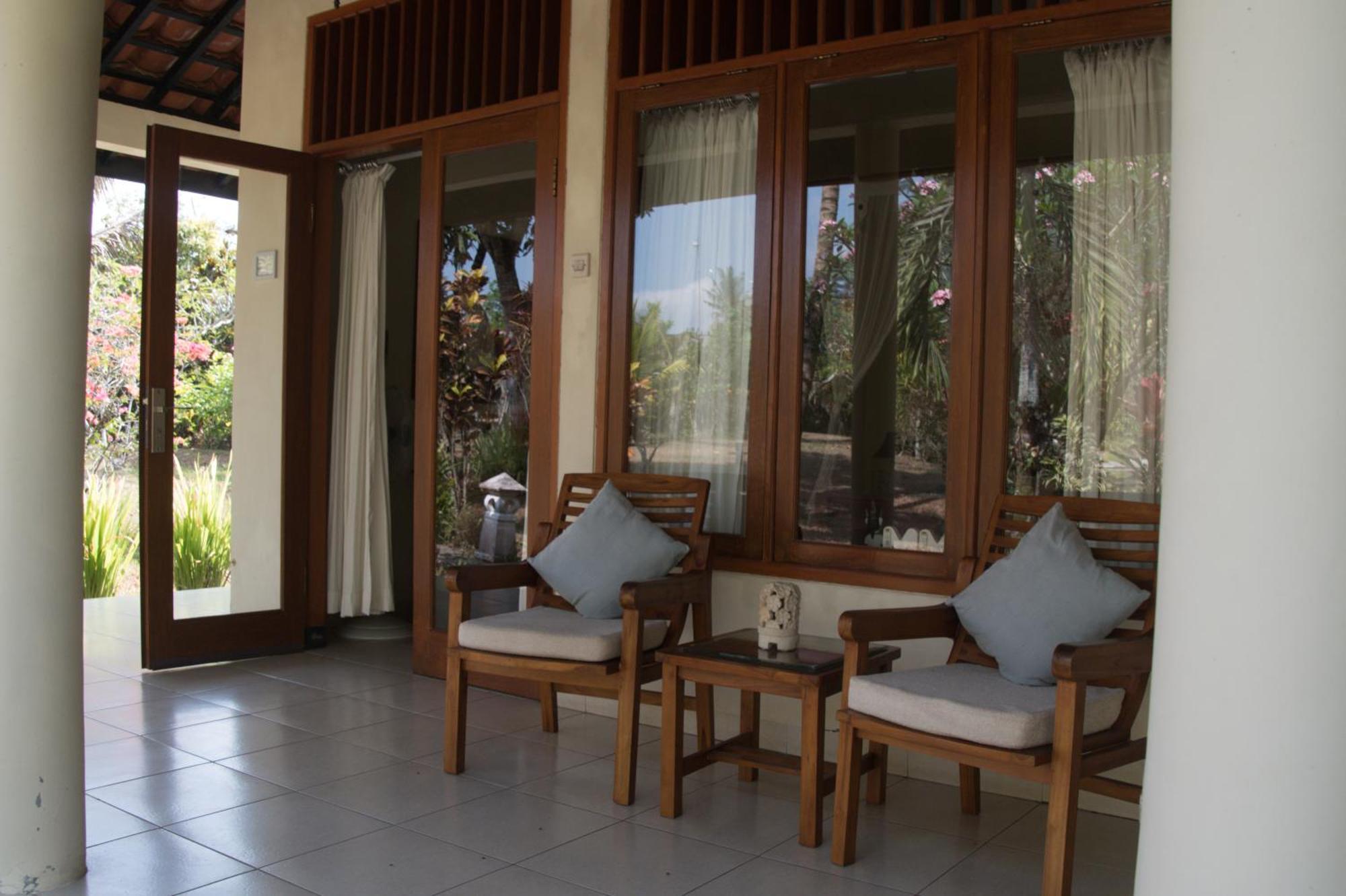 Guesthouse Rumah Senang Kalibaru Exterior foto