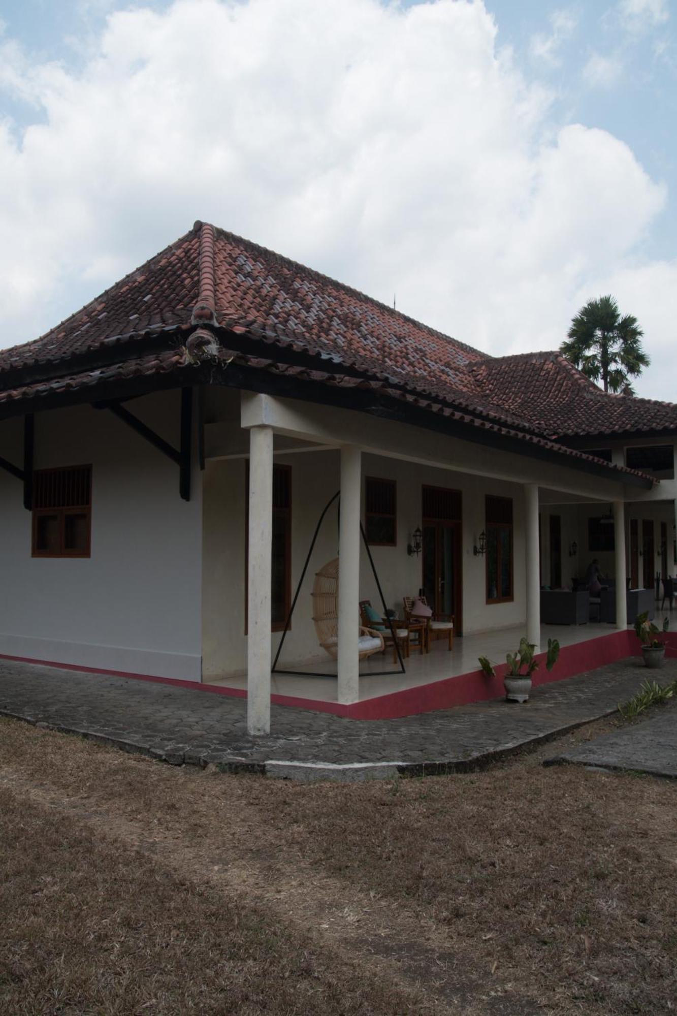 Guesthouse Rumah Senang Kalibaru Exterior foto