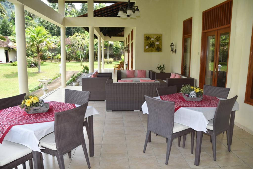 Guesthouse Rumah Senang Kalibaru Exterior foto